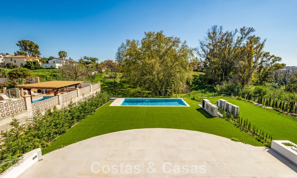 Lujosa villa pareada en venta cerca de servicios en Guadalmina Golf y San Pedro centro, Marbella 797168