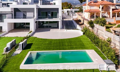 Lujosa villa pareada en venta cerca de servicios en Guadalmina Golf y San Pedro centro, Marbella 797169