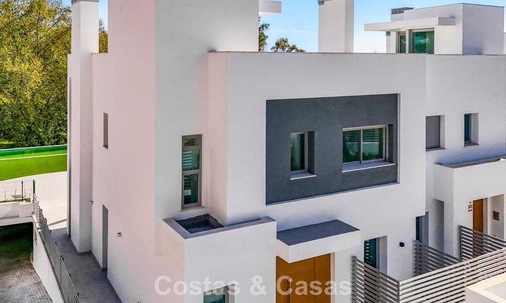 Lujosa villa pareada en venta cerca de servicios en Guadalmina Golf y San Pedro centro, Marbella 797171