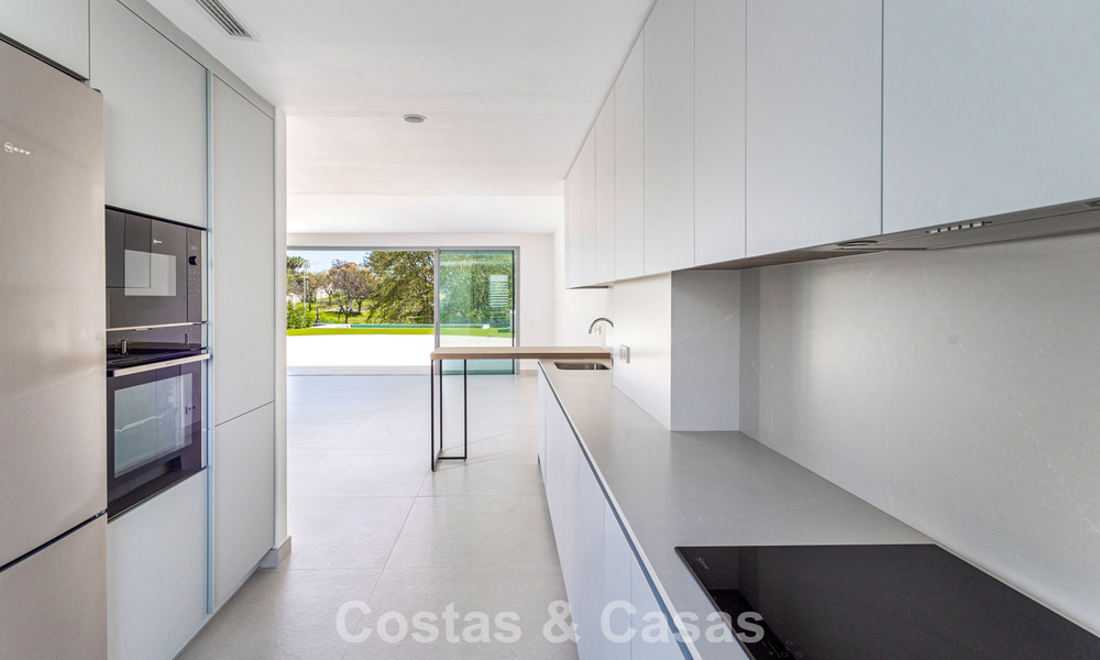 Lujosa villa pareada en venta cerca de servicios en Guadalmina Golf y San Pedro centro, Marbella 797175