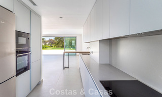 Lujosa villa pareada en venta cerca de servicios en Guadalmina Golf y San Pedro centro, Marbella 797175 