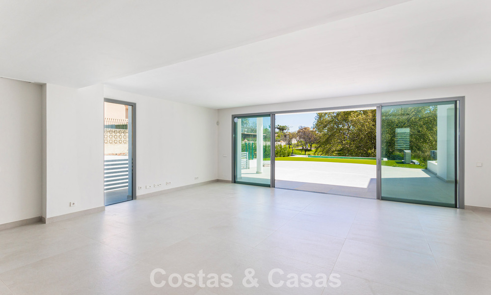 Lujosa villa pareada en venta cerca de servicios en Guadalmina Golf y San Pedro centro, Marbella 797176