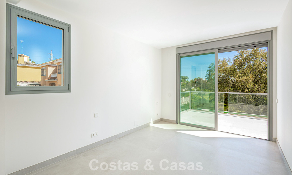 Lujosa villa pareada en venta cerca de servicios en Guadalmina Golf y San Pedro centro, Marbella 797180