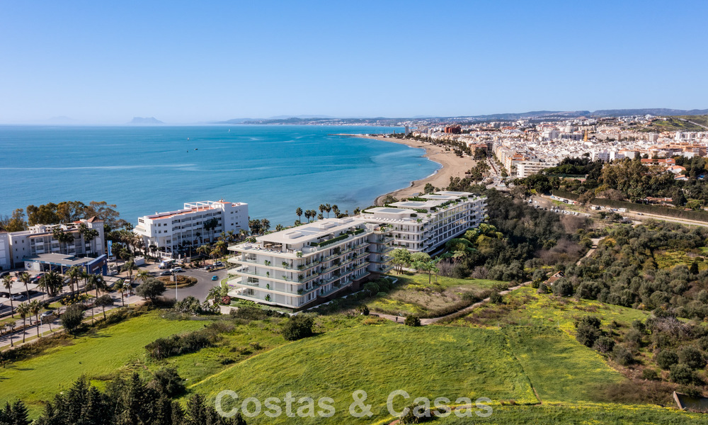 Lanzamiento! Apartamentos de lujo vanguardistas en venta con vistas al mar, a un paso de la playa y del paseo marítimo en Estepona 797196