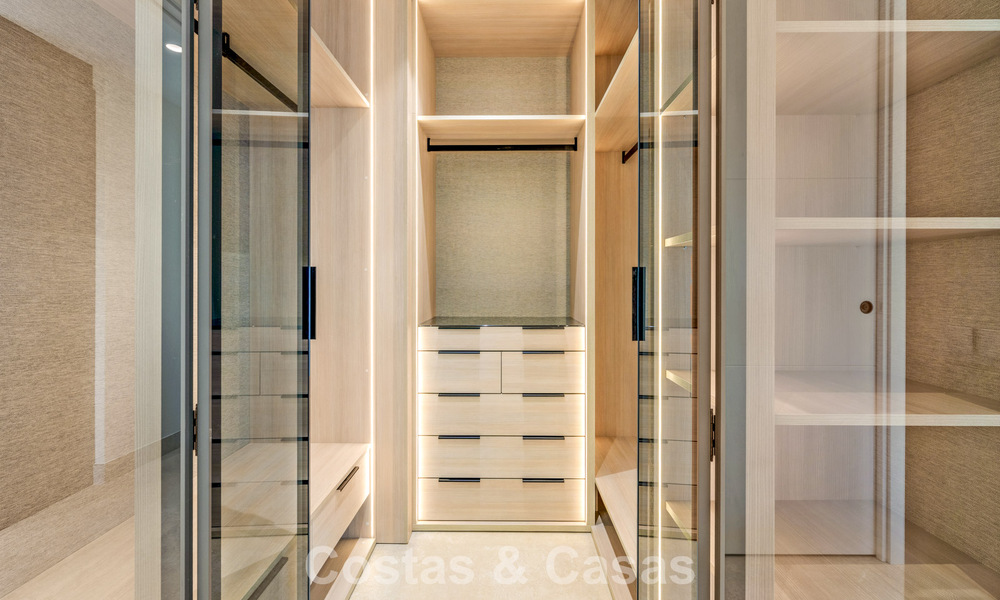 Elegante apartamento reformado en venta a poca distancia de la playa en la Nueva Milla de Oro entre Marbella y Estepona 797212