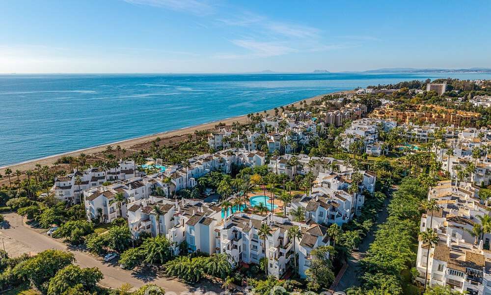 Elegante apartamento reformado en venta a poca distancia de la playa en la Nueva Milla de Oro entre Marbella y Estepona 797220