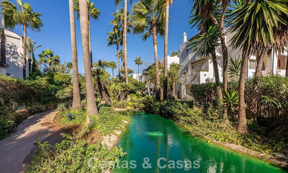 Elegante apartamento reformado en venta a poca distancia de la playa en la Nueva Milla de Oro entre Marbella y Estepona 797233