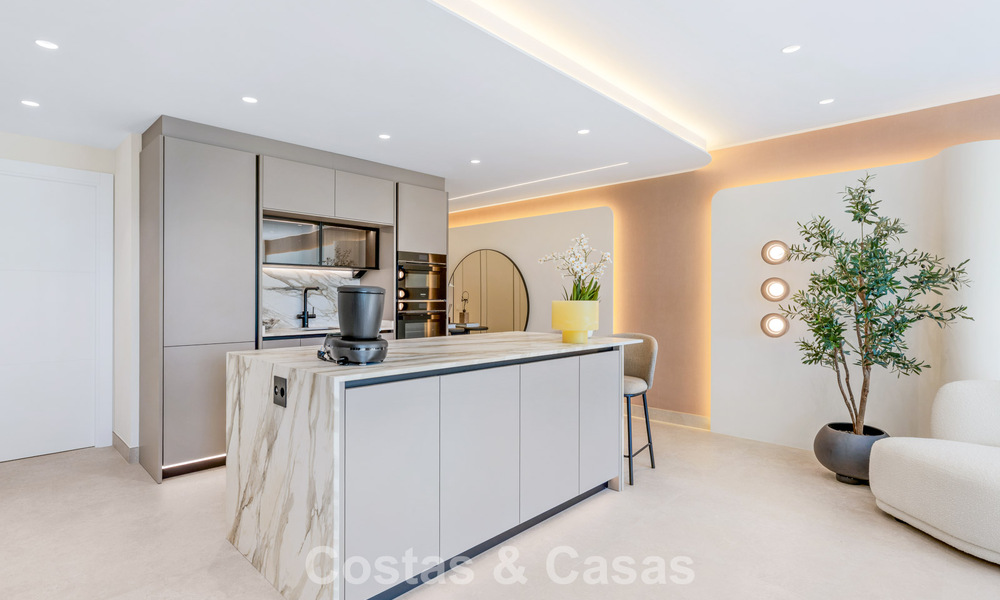 Elegante apartamento reformado en venta a poca distancia de la playa en la Nueva Milla de Oro entre Marbella y Estepona 797245
