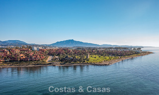 Ático en venta en un complejo de cinco estrellas en primera línea de playa en la New Golden Mile entre Marbella y Estepona 797265 