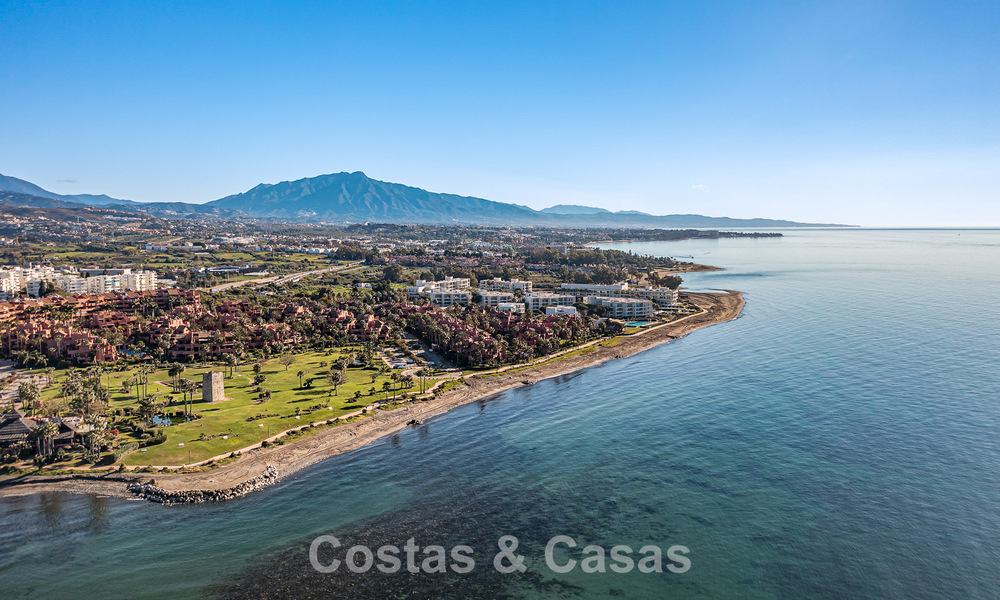 Ático en venta en un complejo de cinco estrellas en primera línea de playa en la New Golden Mile entre Marbella y Estepona 797266