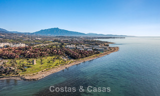 Ático en venta en un complejo de cinco estrellas en primera línea de playa en la New Golden Mile entre Marbella y Estepona 797266 
