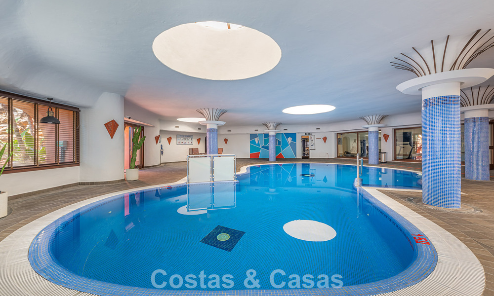 Ático en venta en un complejo de cinco estrellas en primera línea de playa en la New Golden Mile entre Marbella y Estepona 797269