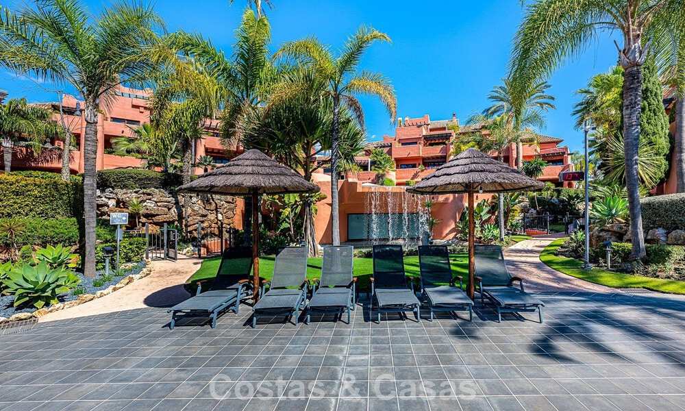 Ático en venta en un complejo de cinco estrellas en primera línea de playa en la New Golden Mile entre Marbella y Estepona 797271