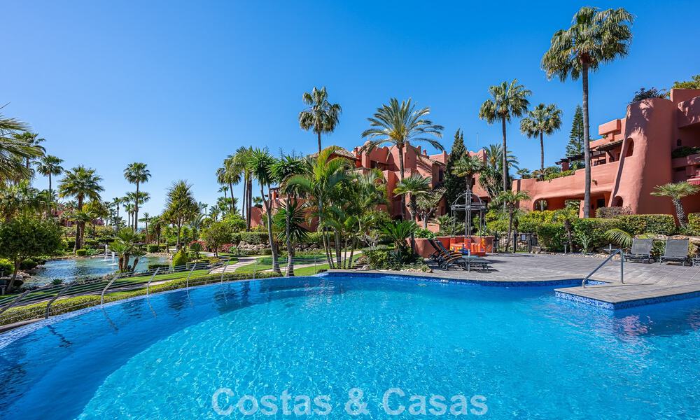 Ático en venta en un complejo de cinco estrellas en primera línea de playa en la New Golden Mile entre Marbella y Estepona 797732