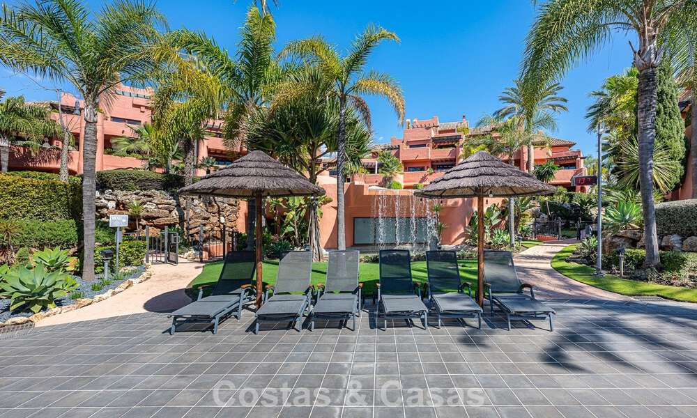 Ático en venta en un complejo de cinco estrellas en primera línea de playa en la New Golden Mile entre Marbella y Estepona 797733