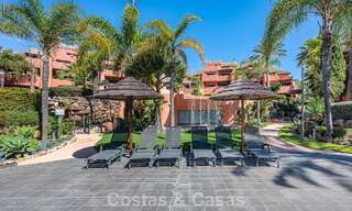 Ático en venta en un complejo de cinco estrellas en primera línea de playa en la New Golden Mile entre Marbella y Estepona 797733 