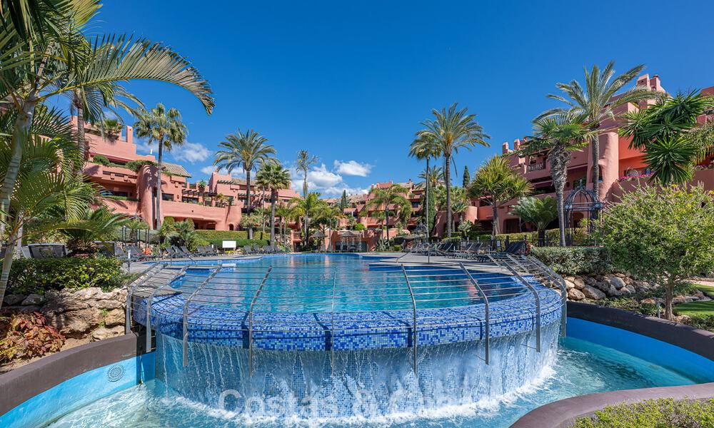 Ático en venta en un complejo de cinco estrellas en primera línea de playa en la New Golden Mile entre Marbella y Estepona 797734