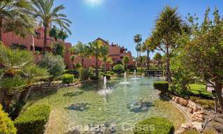 Ático en venta en un complejo de cinco estrellas en primera línea de playa en la New Golden Mile entre Marbella y Estepona 797735 