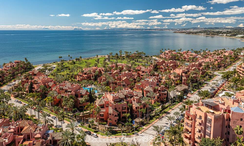 Ático en venta en un complejo de cinco estrellas en primera línea de playa en la New Golden Mile entre Marbella y Estepona 797736