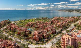 Ático en venta en un complejo de cinco estrellas en primera línea de playa en la New Golden Mile entre Marbella y Estepona 797736 