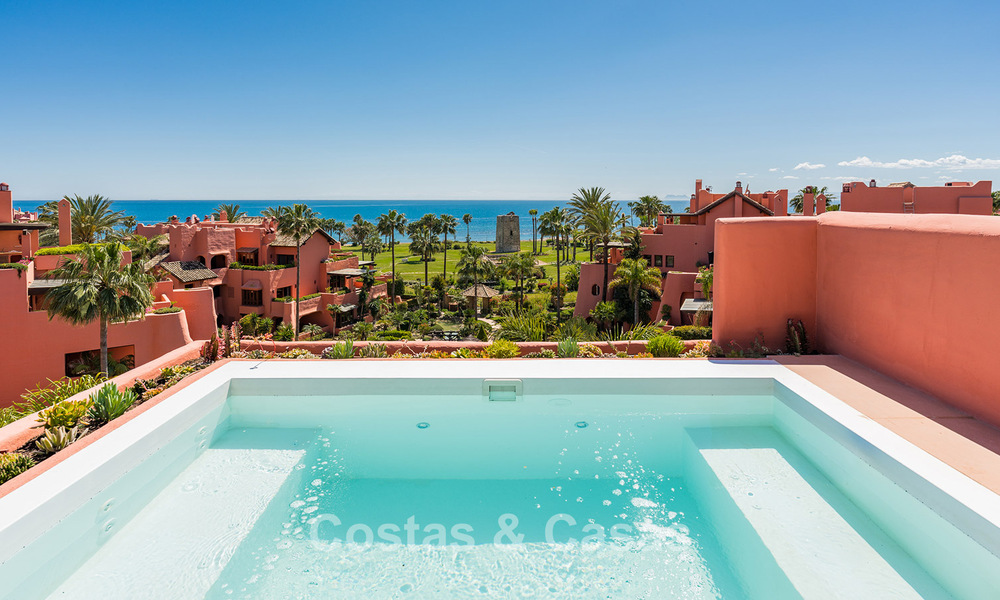 Ático en venta en un complejo de cinco estrellas en primera línea de playa en la New Golden Mile entre Marbella y Estepona 797739