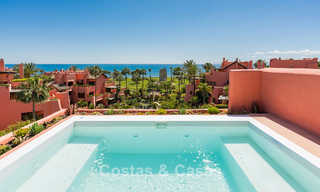 Ático en venta en un complejo de cinco estrellas en primera línea de playa en la New Golden Mile entre Marbella y Estepona 797739 