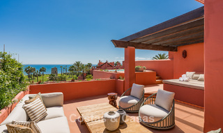 Ático en venta en un complejo de cinco estrellas en primera línea de playa en la New Golden Mile entre Marbella y Estepona 797740 