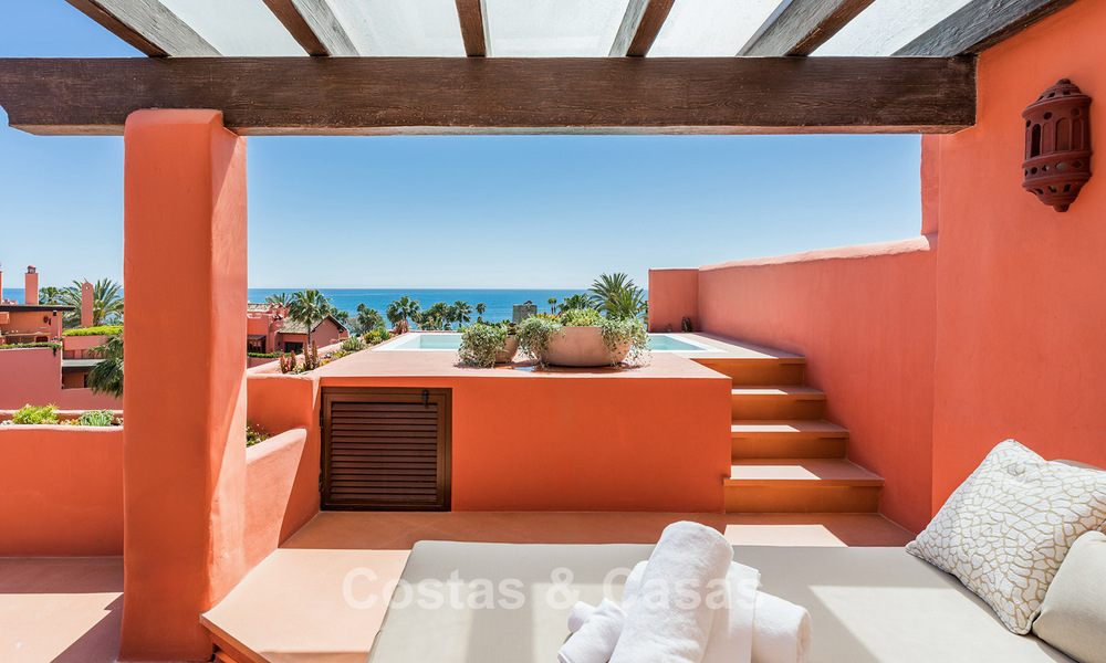 Ático en venta en un complejo de cinco estrellas en primera línea de playa en la New Golden Mile entre Marbella y Estepona 797743