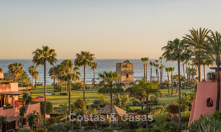 Ático en venta en un complejo de cinco estrellas en primera línea de playa en la New Golden Mile entre Marbella y Estepona 797748 
