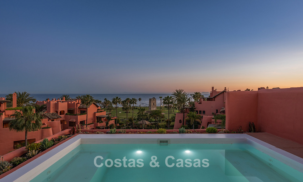 Ático en venta en un complejo de cinco estrellas en primera línea de playa en la New Golden Mile entre Marbella y Estepona 797757