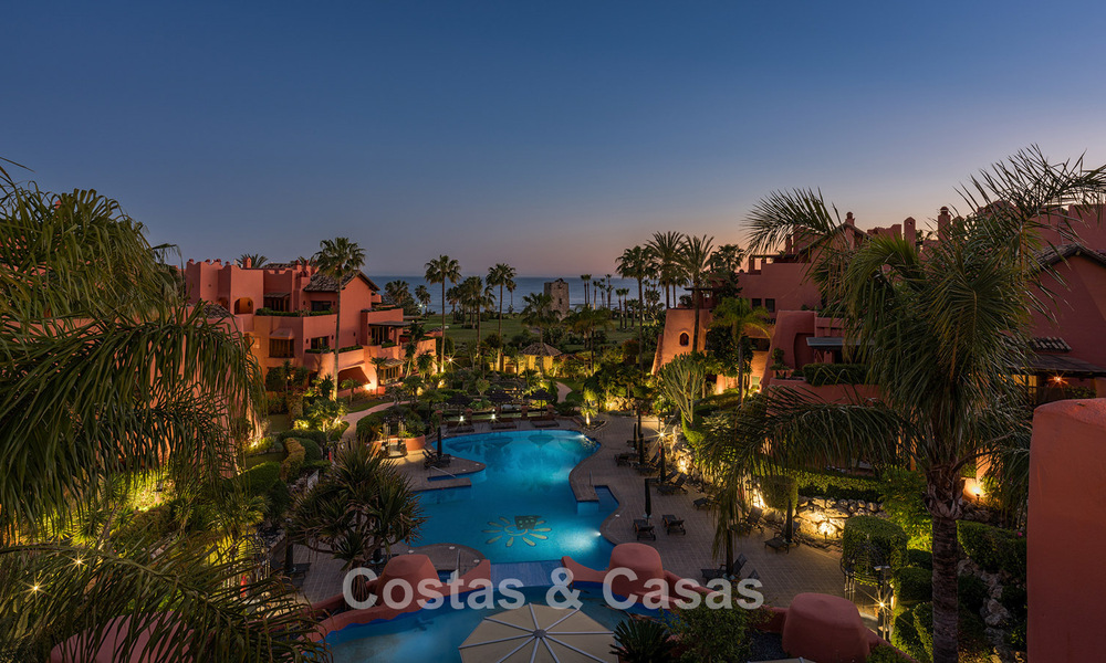 Ático en venta en un complejo de cinco estrellas en primera línea de playa en la New Golden Mile entre Marbella y Estepona 797760