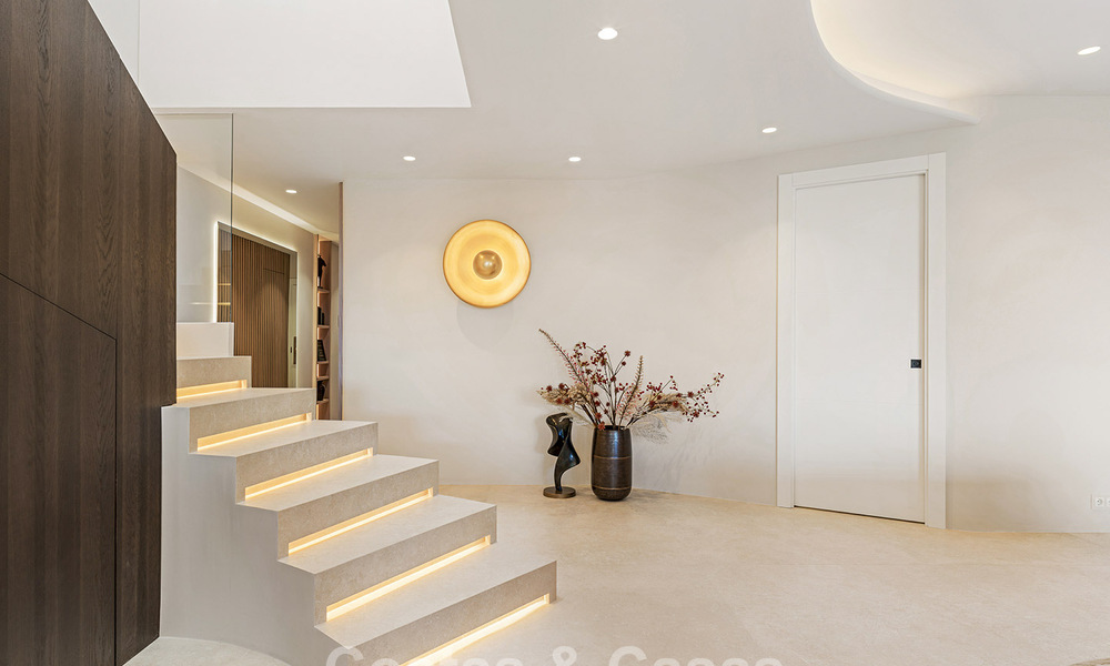 Ático en venta en un complejo de cinco estrellas en primera línea de playa en la New Golden Mile entre Marbella y Estepona 797766