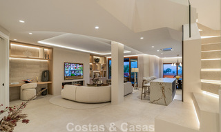 Ático en venta en un complejo de cinco estrellas en primera línea de playa en la New Golden Mile entre Marbella y Estepona 797777 