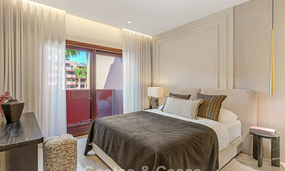 Ático en venta en un complejo de cinco estrellas en primera línea de playa en la New Golden Mile entre Marbella y Estepona 797780