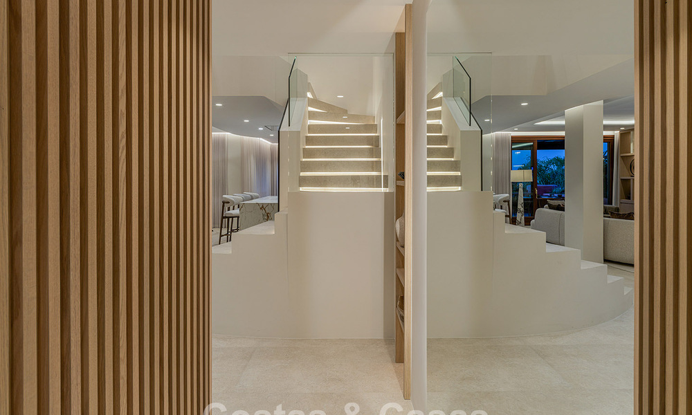 Ático en venta en un complejo de cinco estrellas en primera línea de playa en la New Golden Mile entre Marbella y Estepona 797782