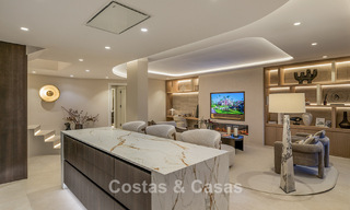 Ático en venta en un complejo de cinco estrellas en primera línea de playa en la New Golden Mile entre Marbella y Estepona 797783 