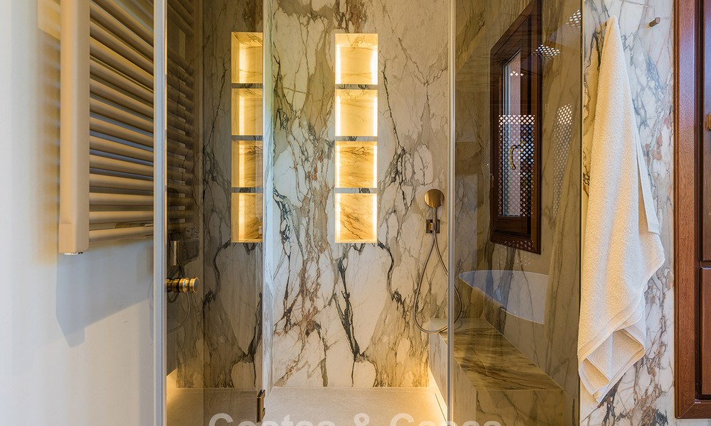 Ático en venta en un complejo de cinco estrellas en primera línea de playa en la New Golden Mile entre Marbella y Estepona 797794