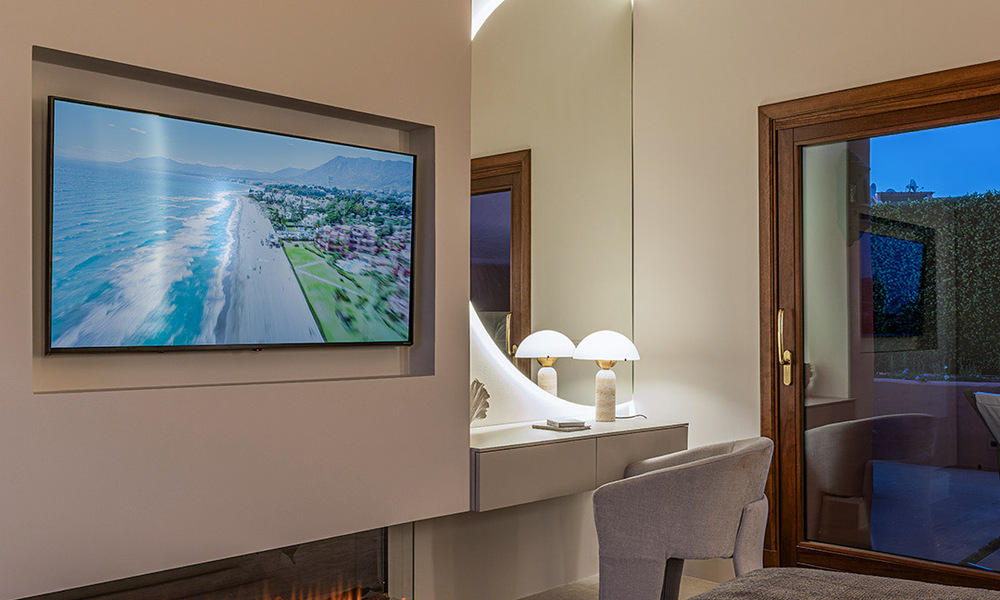 Ático en venta en un complejo de cinco estrellas en primera línea de playa en la New Golden Mile entre Marbella y Estepona 797809