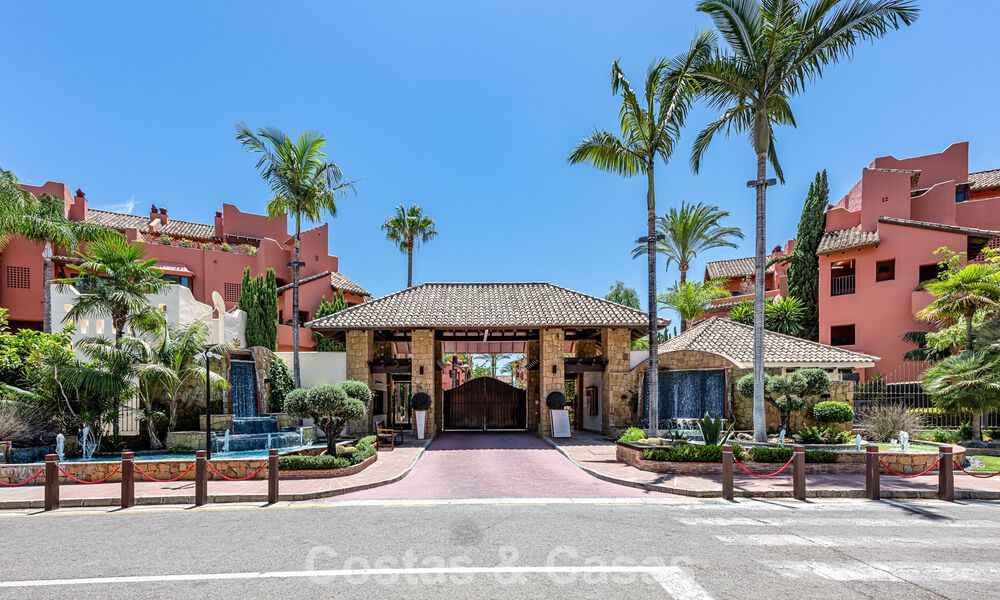 Ático en venta en un complejo de cinco estrellas en primera línea de playa en la New Golden Mile entre Marbella y Estepona 797814