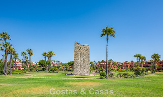 Ático en venta en un complejo de cinco estrellas en primera línea de playa en la New Golden Mile entre Marbella y Estepona 797815 