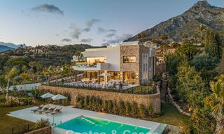 Sofisticada villa de lujo en venta en una exclusiva y tranquila urbanización cerrada en la Milla de Oro de Marbella 798015 