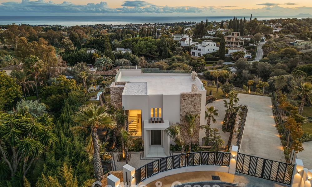 Sofisticada villa de lujo en venta en una exclusiva y tranquila urbanización cerrada en la Milla de Oro de Marbella 798016