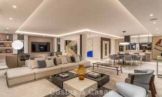 Sofisticada villa de lujo en venta en una exclusiva y tranquila urbanización cerrada en la Milla de Oro de Marbella 798017 