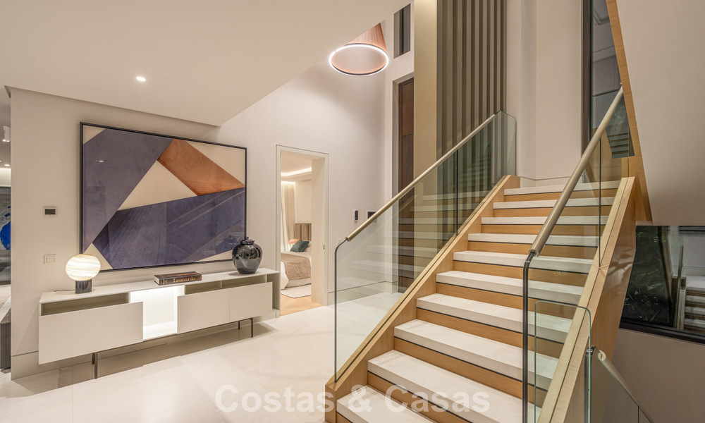 Sofisticada villa de lujo en venta en una exclusiva y tranquila urbanización cerrada en la Milla de Oro de Marbella 798018