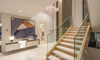 Sofisticada villa de lujo en venta en una exclusiva y tranquila urbanización cerrada en la Milla de Oro de Marbella 798018 