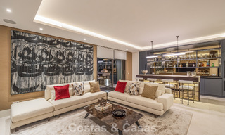 Sofisticada villa de lujo en venta en una exclusiva y tranquila urbanización cerrada en la Milla de Oro de Marbella 798022 