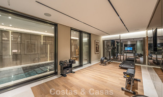 Sofisticada villa de lujo en venta en una exclusiva y tranquila urbanización cerrada en la Milla de Oro de Marbella 798023 
