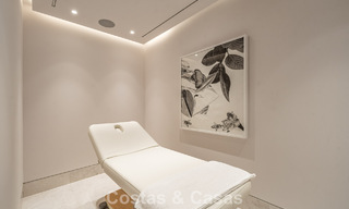 Sofisticada villa de lujo en venta en una exclusiva y tranquila urbanización cerrada en la Milla de Oro de Marbella 798024 