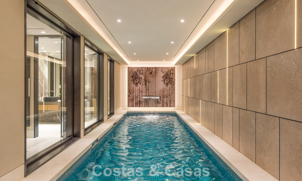 Sofisticada villa de lujo en venta en una exclusiva y tranquila urbanización cerrada en la Milla de Oro de Marbella 798026