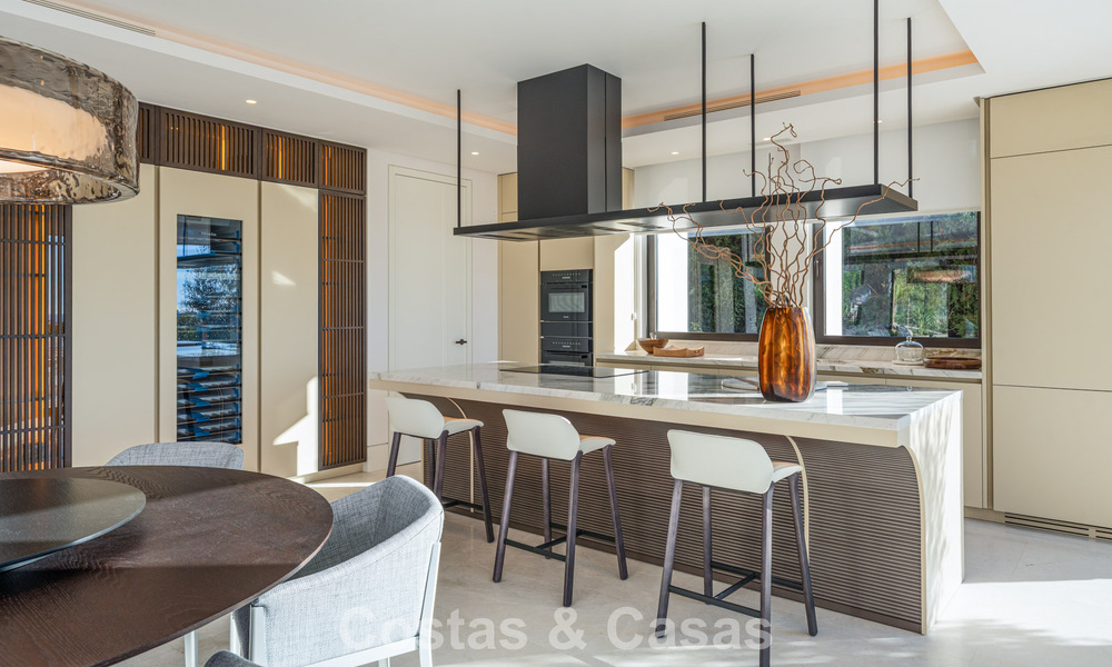 Sofisticada villa de lujo en venta en una exclusiva y tranquila urbanización cerrada en la Milla de Oro de Marbella 798027